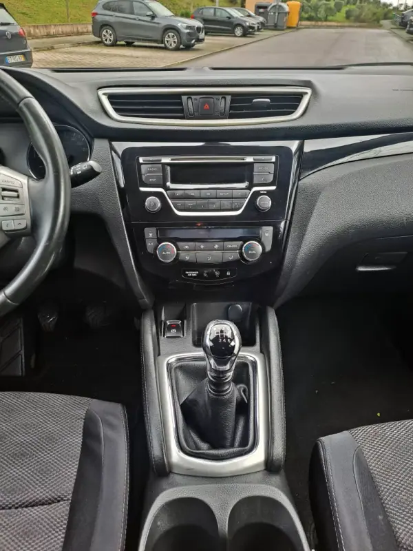Nissan Qashqai 2015 - 13000 EUR, 125000 km - AUTO.MOTO.pt - 125000km - foto 13 de 22