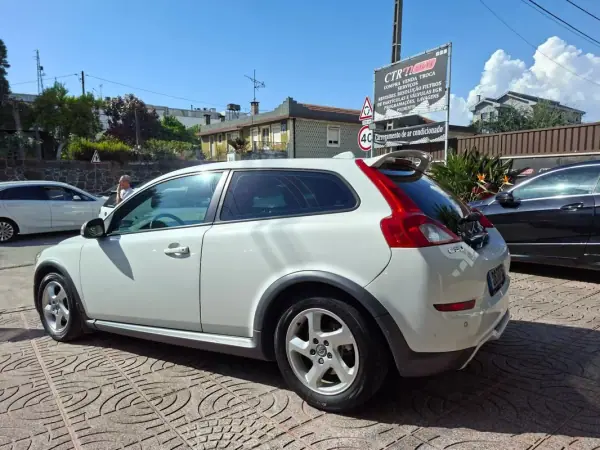 Volvo C30 2011 - 8900 EUR, 199999 km - AUTO.MOTO.pt - 199999km - foto 12 de 29