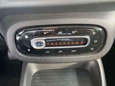 Smart Fortwo Cabrio 2021 - 11500 EUR, 25425 km - AUTO.MOTO.pt - 25425km - foto 10 de 11