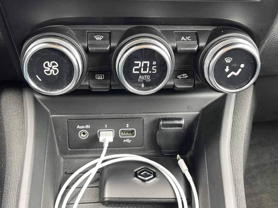 Renault Zoe 2020 - 14990 EUR, 69000 km - AUTO.MOTO.pt - 69000km - foto 20 de 23