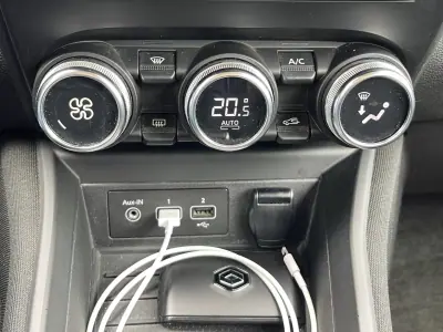 Renault Zoe 2020 - 14990 EUR, 69000 km - AUTO.MOTO.pt - 69000km - foto 20 de 23