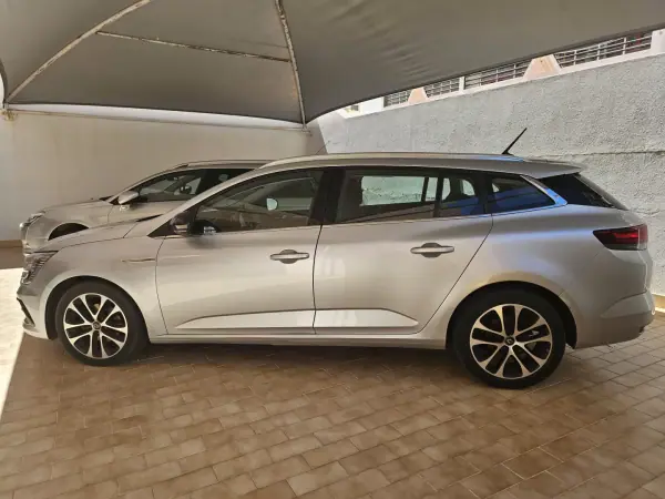 Renault Mégane 2022 - 20200 EUR, 55525 km - AUTO.MOTO.pt - 55525km - foto 16 de 18