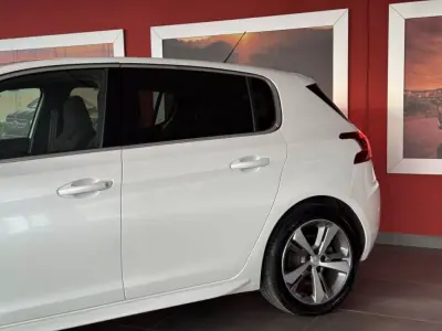 Peugeot 308 2020 - 18990 EUR, 63345 km - AUTO.MOTO.pt - 63345km - foto 4 de 21
