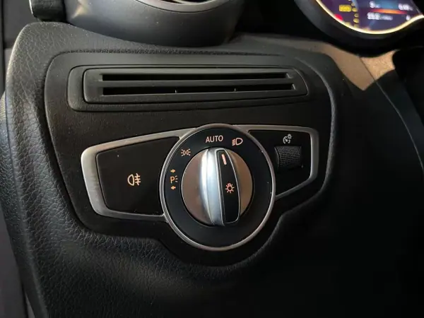 Mercedes-Benz GLC 220 2020 - 39500 EUR, 165000 km - AUTO.MOTO.pt - 165000km - foto 30 de 34