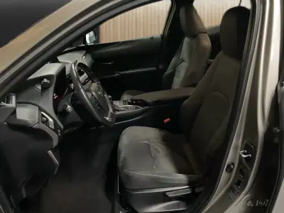 Lexus UX 250h 2021 - 24950 EUR, 126000 km - AUTO.MOTO.pt - 126000km - foto 7 de 20