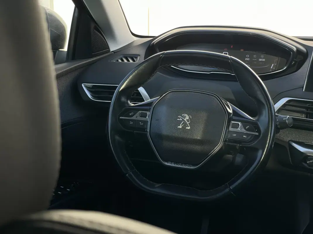 Peugeot 5008 2019 - 14990 EUR, 228000 km - 228000km - foto 33 de 42