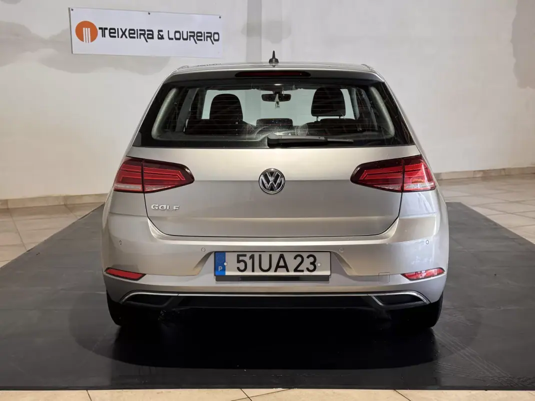 Volkswagen Golf 2017 - 14500 EUR, 123332 km - AUTO.MOTO.pt - 123332km - foto 6 de 26
