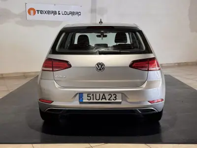 Volkswagen Golf 2017 - 14500 EUR, 123332 km - AUTO.MOTO.pt - 123332km - foto 6 de 26
