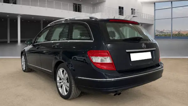Mercedes-Benz C 200 2009 - 5500 EUR, 390000 km - AUTO.MOTO.pt - 390000km - foto 4 de 8