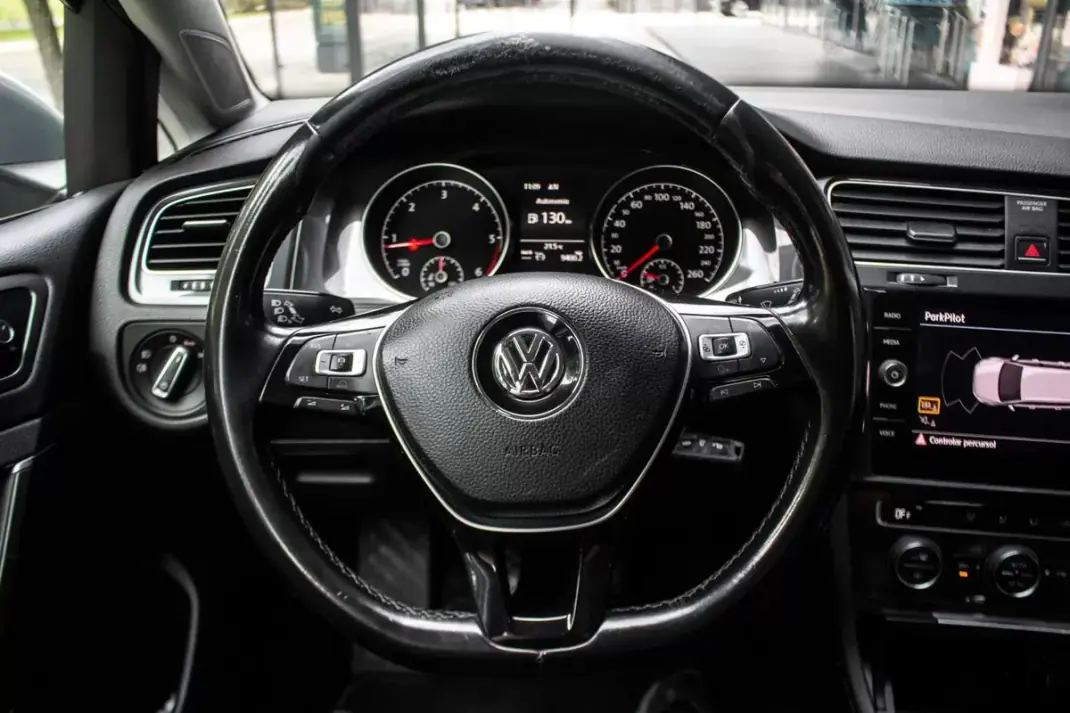 Volkswagen Golf Variant 2018 - 10750 EUR, 320319 km - AUTO.MOTO.pt - 320319km - foto 11 de 39