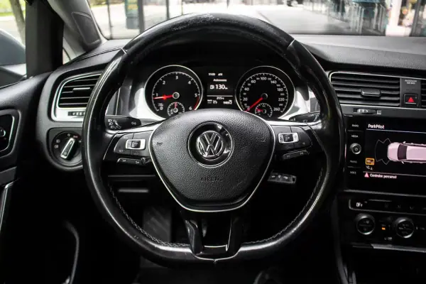 Volkswagen Golf Variant 2018 - 10750 EUR, 320319 km - AUTO.MOTO.pt - 320319km - foto 11 de 39
