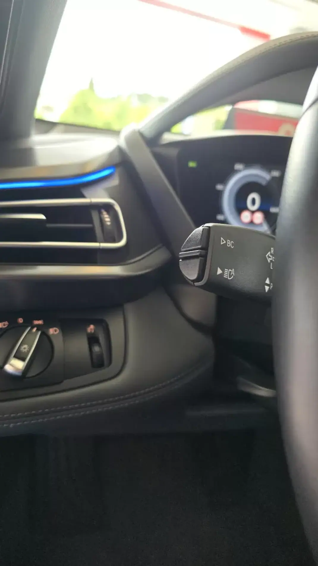 BMW i8 2015 - 62500 EUR, 132830 km - 132830km - foto 36 de 50