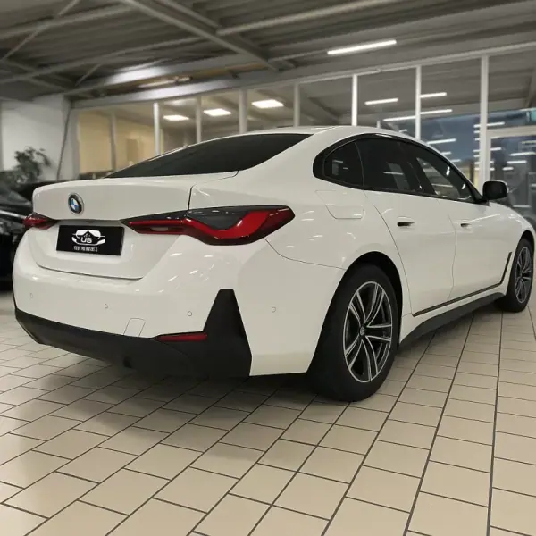 BMW i4 2022 - 37000 EUR, 54000 km - AUTO.MOTO.pt - 54000km - foto 4 de 13