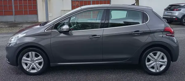 Peugeot 208 2018 - 8490 EUR, 187200 km - AUTO.MOTO.pt - 187200km - foto 6 de 17