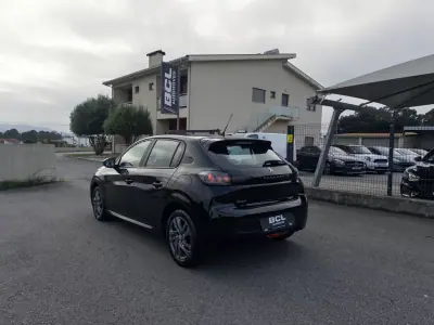 Peugeot 208 2022 — foto 5 de 36