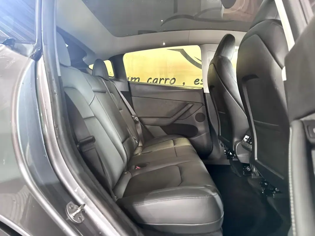 Tesla Model Y 2023 - 42900 EUR, 41470 km - AUTO.MOTO.pt - 41470km - foto 16 de 35