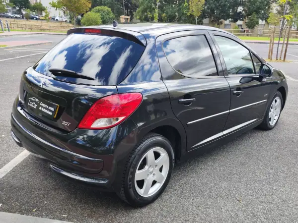Peugeot 207 2011 - 5480 EUR, 219000 km - AUTO.MOTO.pt - 219000km - foto 8 de 38