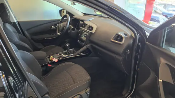 Renault Kadjar 2018 - 15500 EUR, 107700 km - AUTO.MOTO.pt - 107700km - foto 52 de 56