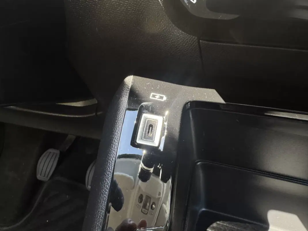 Peugeot 208 2023 - 14990 EUR, 140000 km - 140000km - foto 34 de 39