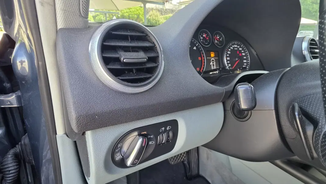 Audi A3 Sportback 2009 - 12990 EUR, 176000 km - AUTO.MOTO.pt - 176000km - foto 24 de 25