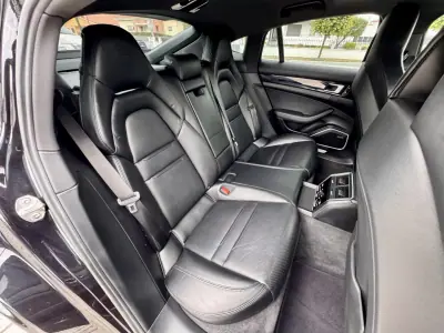 Porsche Panamera 2019 - 75990 EUR, 69000 km - AUTO.MOTO.pt - 69000km - foto 16 de 17