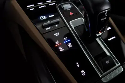 Porsche Cayenne Coupé 2021 - 120000 EUR, 93815 km - AUTO.MOTO.pt - 93815km - foto 12 de 22