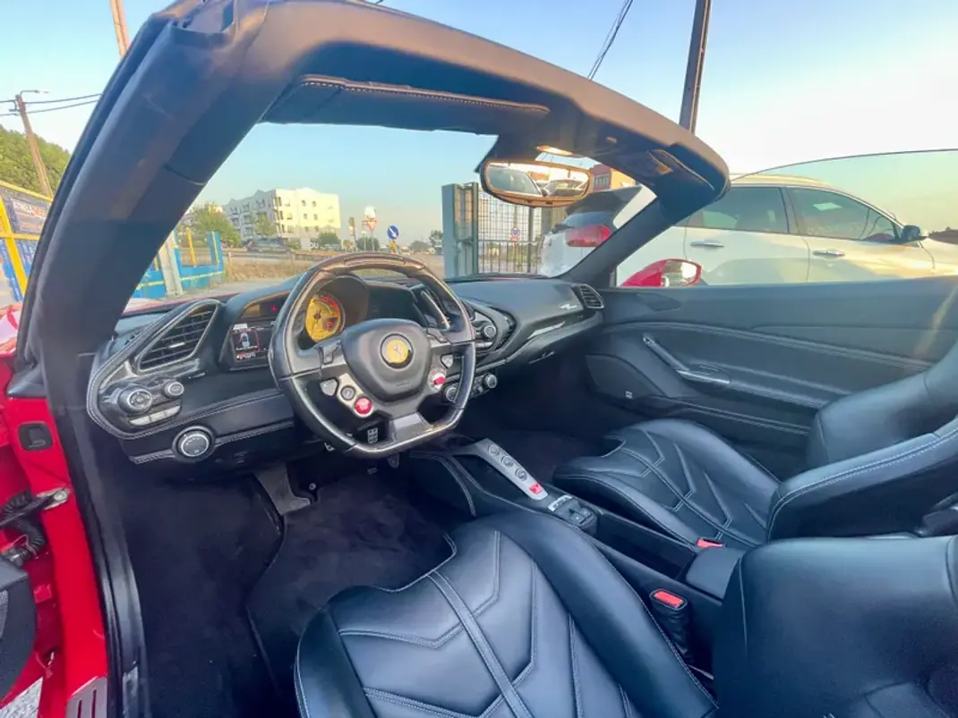 Ferrari 488 2017 - 299750 EUR, 26250 km - AUTO.MOTO.pt - 26250km - foto 18 de 26