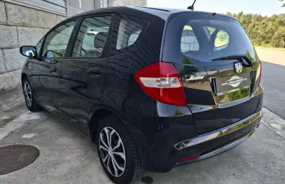 Honda Jazz 2013 - 9750 EUR, 150000 km - AUTO.MOTO.pt - 150000km - foto 8 de 14