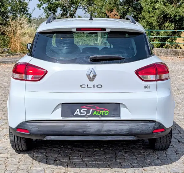 Renault Clio Sport Tourer 2014 - 4900 EUR, 282045 km - AUTO.MOTO.pt - 282045km - foto 8 de 21
