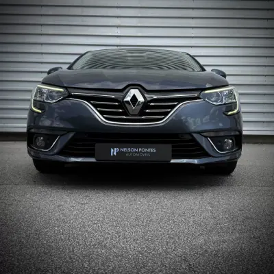 Renault Mégane 2017 - 11500 EUR, 185000 km - AUTO.MOTO.pt - 185000km - foto 10 de 20