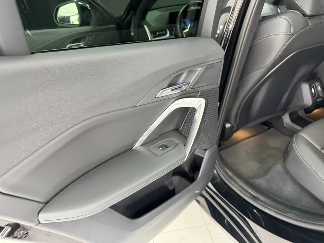BMW iX2 2025 - 46500 EUR, 7997 km - AUTO.MOTO.pt - 7997km - foto 28 de 42