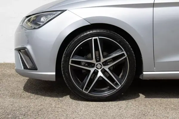 SEAT Ibiza 2021 - 14890 EUR, 87000 km - AUTO.MOTO.pt - 87000km - foto 7 de 33