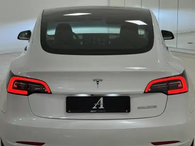 Tesla Model 3 2019 - 24890 EUR, 118800 km - AUTO.MOTO.pt - 118800km - foto 8 de 29