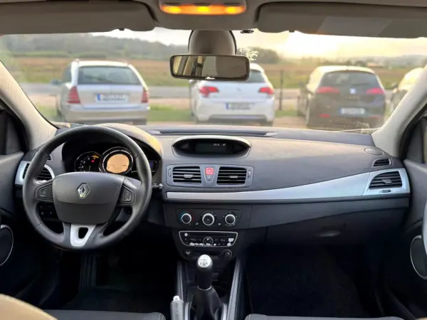 Renault Mégane 2009 - 5250 EUR, 266113 km - AUTO.MOTO.pt - 266113km - foto 11 de 18