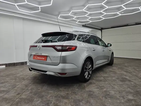 Renault Mégane Sport Tourer 2019 - 11950 EUR, 286730 km - AUTO.MOTO.pt - 286730km - foto 12 de 52