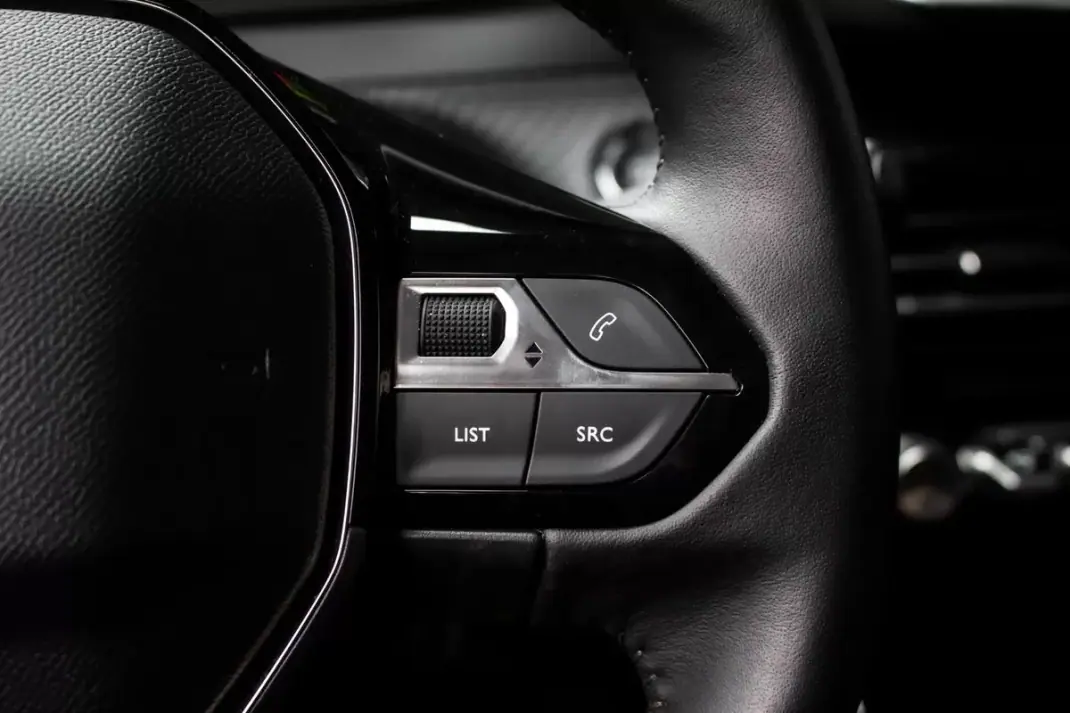 Peugeot e-208 2023 - 17800 EUR, 18457 km - AUTO.MOTO.pt - 18457km - foto 15 de 41