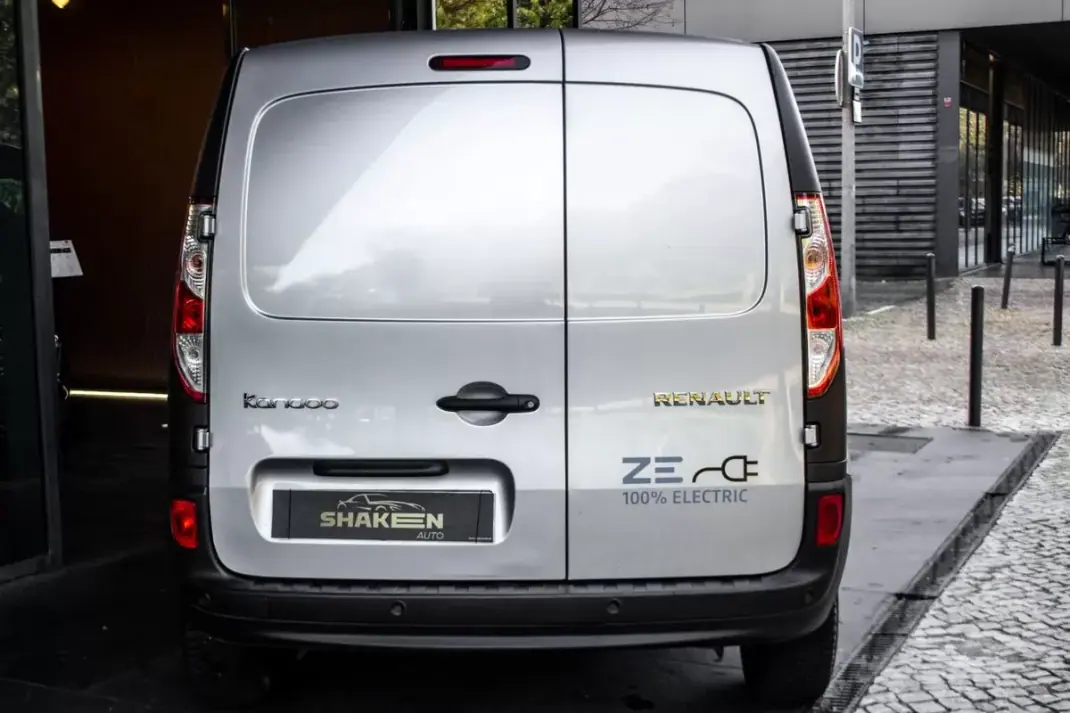Renault Kangoo E-Tech Confort 2021 - 10900 EUR, 34967 km - AUTO.MOTO.pt - 34967km - foto 10 de 28