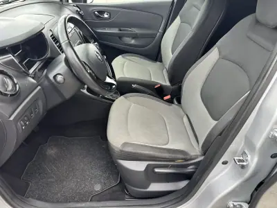 Renault Captur 2016 - 13490 EUR, 143000 km - AUTO.MOTO.pt - 143000km - foto 11 de 15