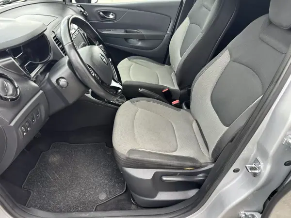 Renault Captur 2016 - 12990 EUR, 143000 km - AUTO.MOTO.pt - 143000km - foto 11 de 15