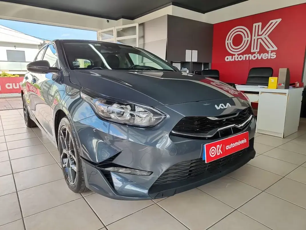 Kia Ceed 2021 - 17350 EUR, 60000 km - AUTO.MOTO.pt - 60000km - foto 1 de 33