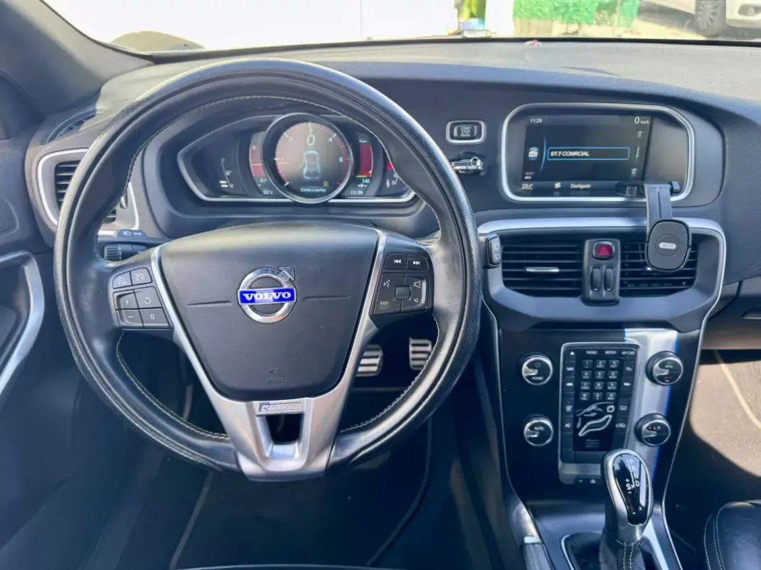 Volvo V40 2014 - 12500 EUR, 191000 km - AUTO.MOTO.pt - 191000km - foto 21 de 25