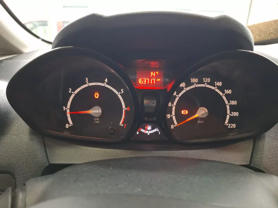 Ford Fiesta 2012 - 6900 EUR, 163718 km - AUTO.MOTO.pt - 163718km - foto 21 de 24