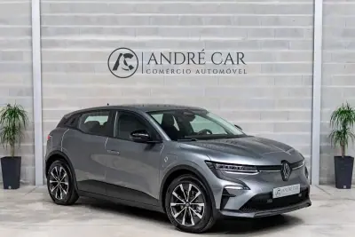 Renault Mégane E-Tech 2023 - 22450 EUR, 46780 km - AUTO.MOTO.pt - 46780km - foto 2 de 48