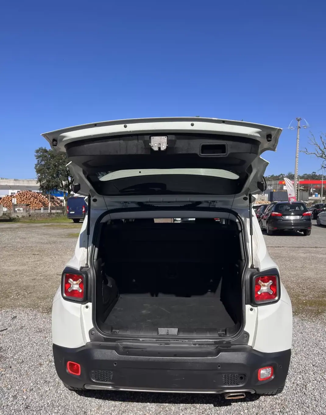 Jeep Renegade 2022 - 18500 EUR, 82500 km - AUTO.MOTO.pt - 82500km - foto 12 de 21