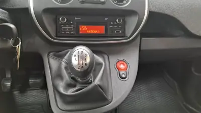 Renault TRAFIC L2H1 125CV 2019 - 19900 EUR, 106110 km - AUTO.MOTO.pt - 106110km - foto 16 de 24