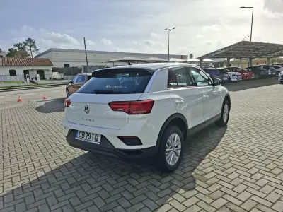 Volkswagen T-Roc 2020 - 19850 EUR, 109200 km - AUTO.MOTO.pt - 109200km - foto 6 de 25