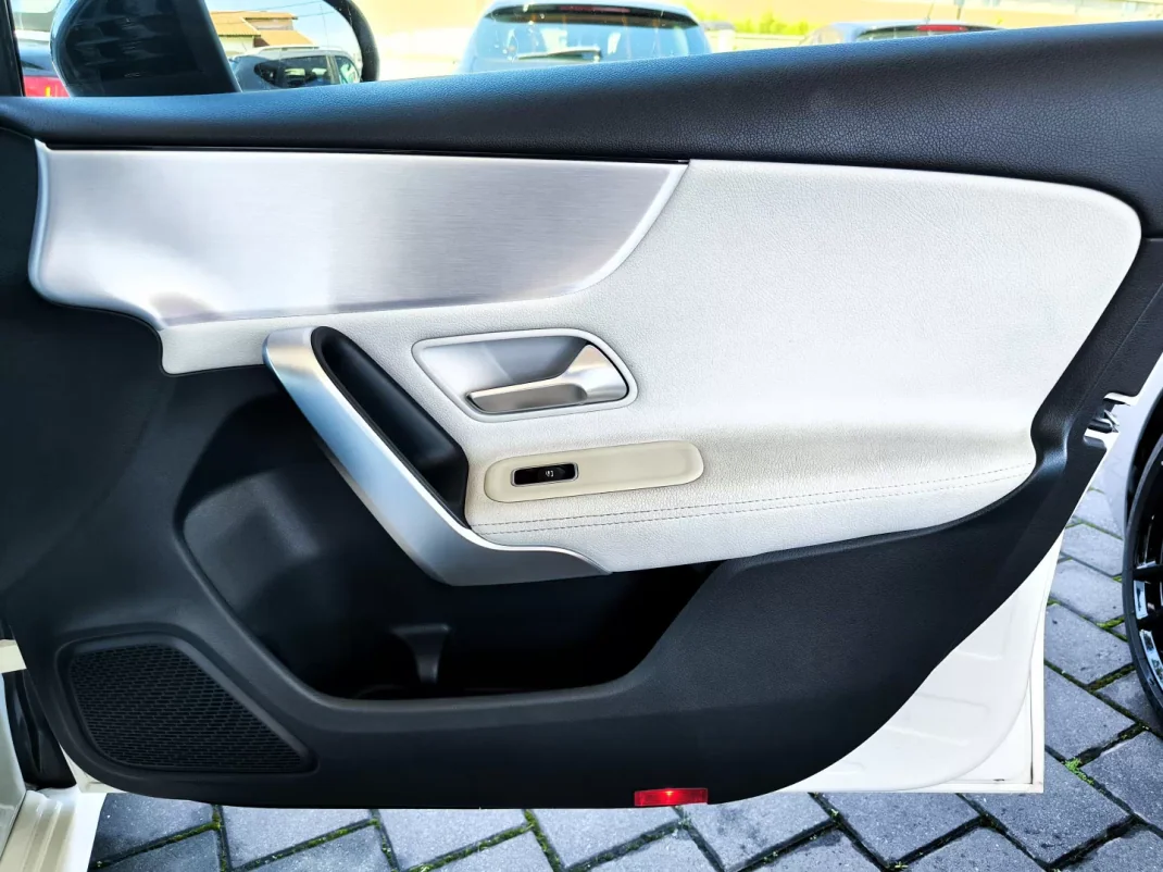 Mercedes-Benz A 180 Limousine 2020 - 25950 EUR, 134000 km - AUTO.MOTO.pt - 134000km - foto 32 de 42