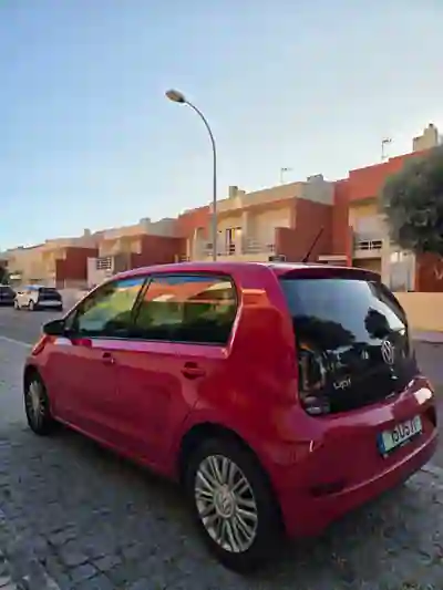 Volkswagen Up! 2018 - 8950 EUR, 81737 km - AUTO.MOTO.pt - 81737km - foto 7 de 15