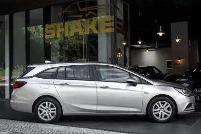 Opel Astra Sports Tourer 2018 - 9900 EUR, 225626 km - AUTO.MOTO.pt - 225626km - foto 5 de 34