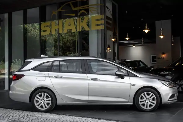 Opel Astra Sports Tourer 2018 - 9900 EUR, 225626 km - AUTO.MOTO.pt - 225626km - foto 5 de 34